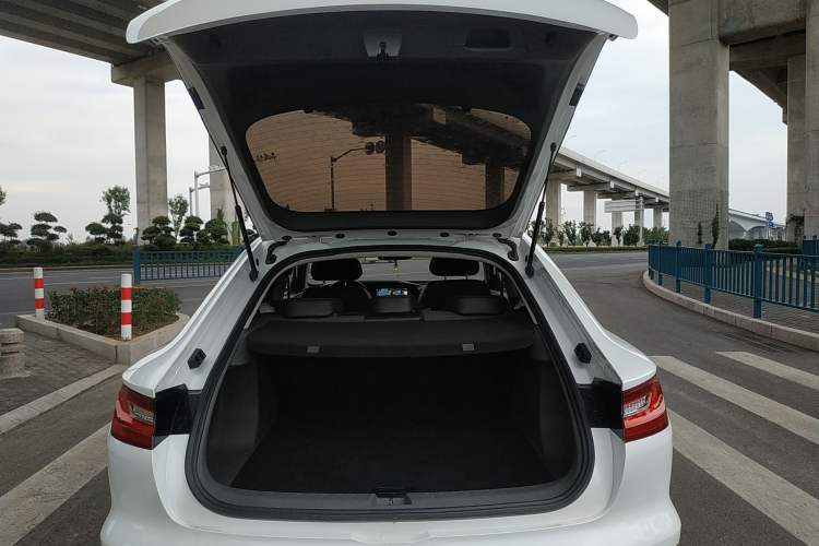 Used Baojun RC-6 2019 1.5T CVT 24-Hour Online Luxury Edition Trunk