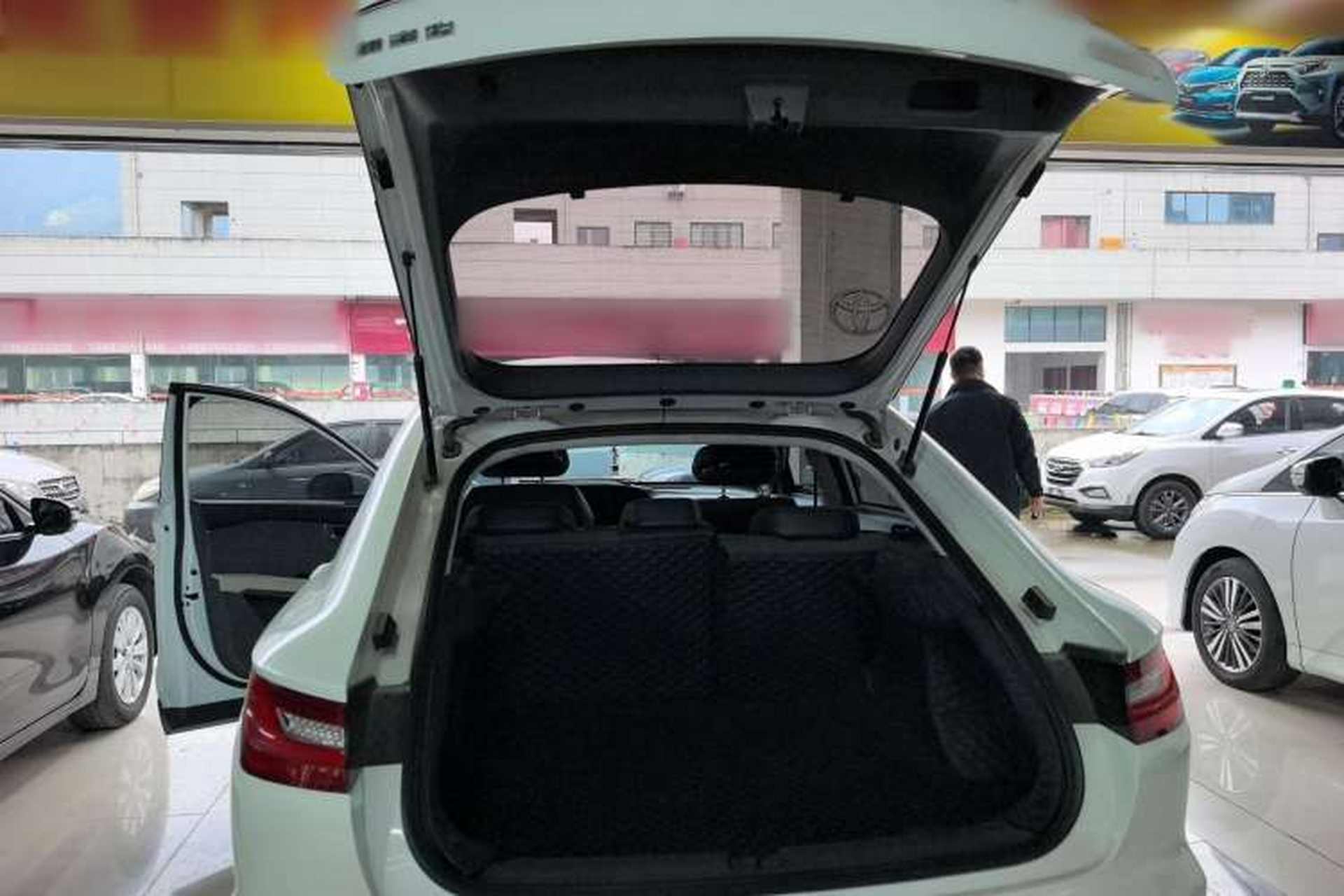 Used Baojun RC-6 2019 1.5T CVT 24-Hour Online Prestige Edition Trunk