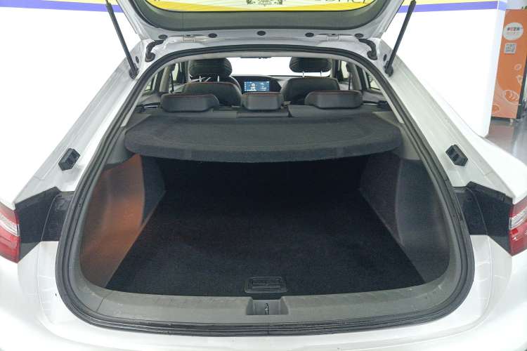 Used Baojun RC-6 2019 1.5T CVT 24-Hour Online Luxury Edition Trunk