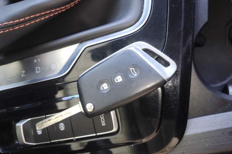 Used Baojun RC-6 2019 1.5T CVT Elite Version with 24-Hour Online Service Vehicle Key