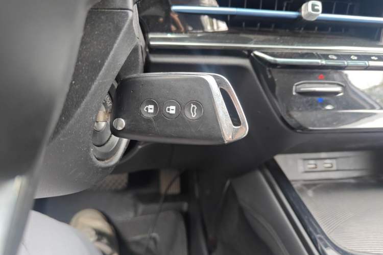 Used Baojun RC-6 2019 1.5T CVT Elite Version with 24-Hour Online Service Vehicle Key
