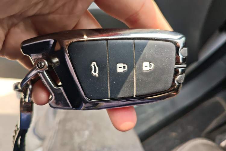 Used Baojun RC-6 2019 1.5T Manual 24-Hour Online Luxury Version Vehicle Key