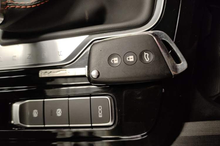 Used Baojun RC-6 2019 1.5T CVT Elite Version with 24-Hour Online Service Vehicle Key
