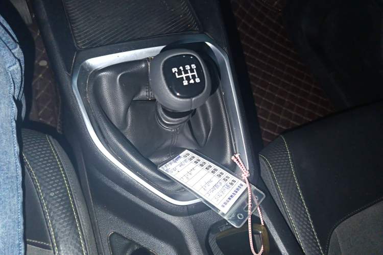 Used Baojun RM-5 2019 1.5T Manual Elite Version with 24-Hour Online Service 7 Seats Gear Lever