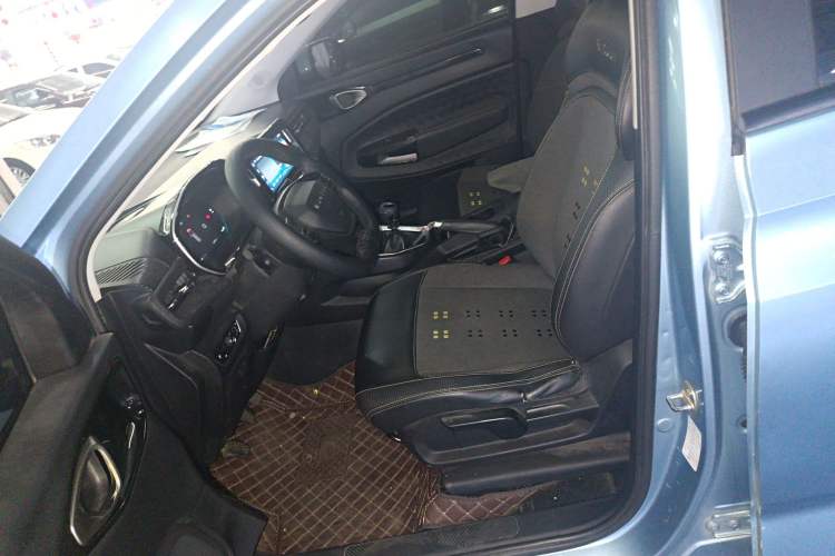Used Baojun RM-5 2019 1.5T Manual Elite Version with 24-Hour Online Service 7 Seats Left Front Seat