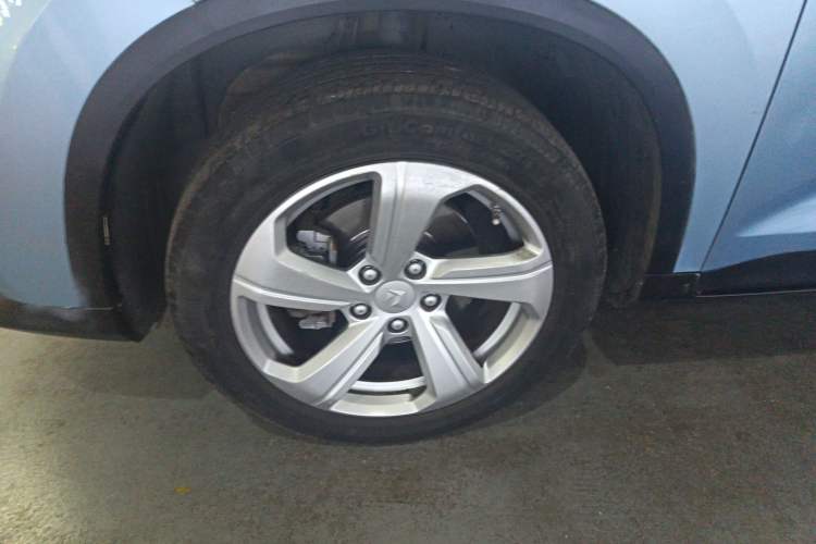 Used Baojun RM-5 2019 1.5T Manual Elite Version with 24-Hour Online Service 7 Seats Left Front Wheel Hub