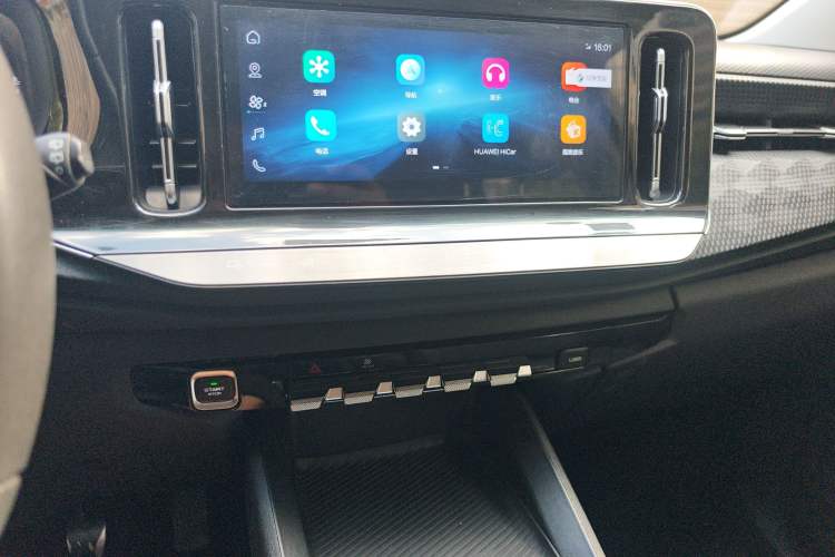 Used Baojun RM-5 2019 1.5T Manual Elite Version with 24-Hour Online Service 7 Seats Audio And AC Panel