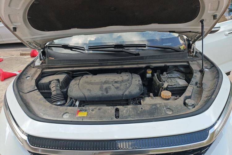Used Baojun RM-5 2019 1.5T Manual Elite Version with 24-Hour Online Service 7 Seats Engine Bay