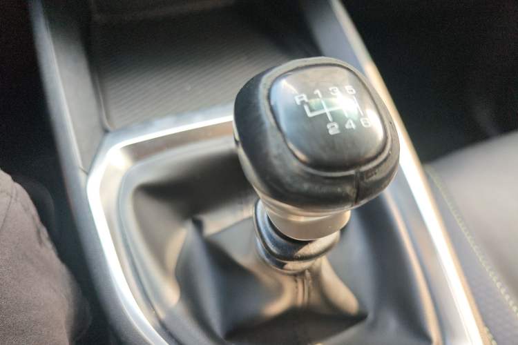 Used Baojun RM-5 2019 1.5T Manual Elite Version with 24-Hour Online Service 7 Seats Gear Lever