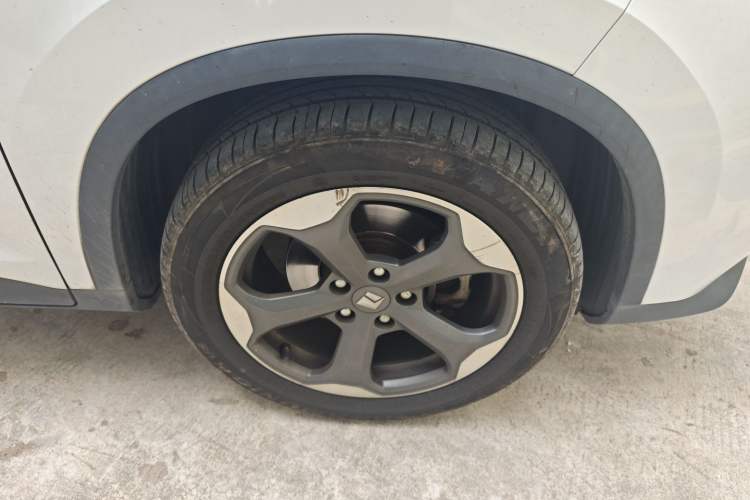 Used Baojun RM-5 2019 1.5T CVT 24-Hour Online Premium Version 7 Seats Right Front Wheel Hub