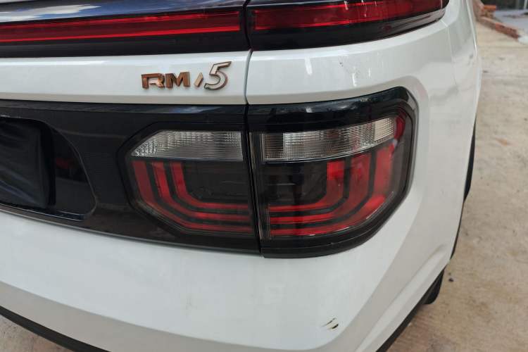 Used Baojun RM-5 2019 1.5T Manual Elite Version with 24-Hour Online Service 7 Seats Right Rear Taillight