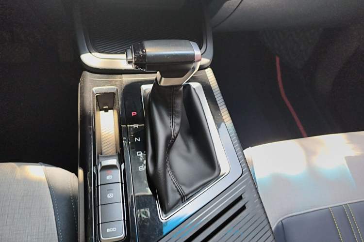 Used Baojun RM-5 2019 1.5T CVT 24-Hour Online Luxury Version 5 Seats Gear Lever
