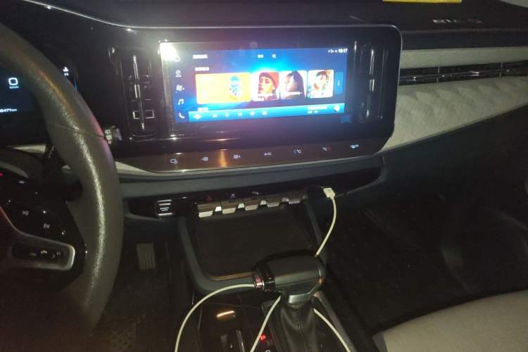 Used Baojun RM-5 2019 1.5T CVT 24-Hour Online Luxury Version 6 Seats Audio And AC Panel