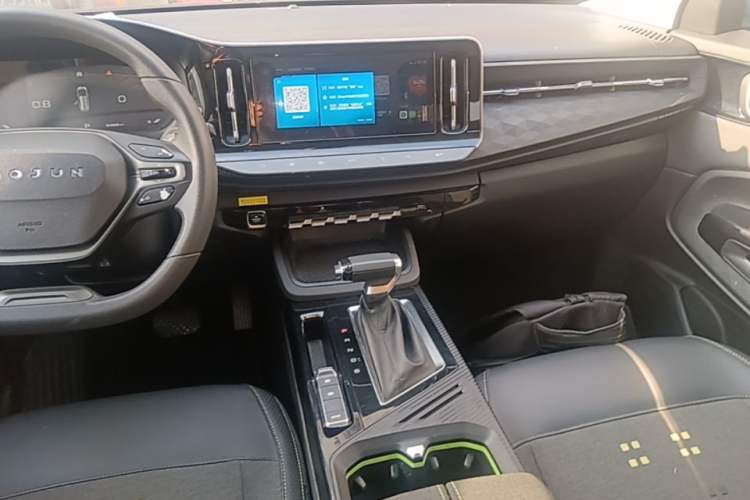 Used Baojun RM-5 2019 1.5T CVT Elite Version with 24-Hour Online Service 7 Seats Audio And AC Panel