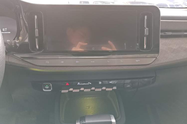 Used Baojun RM-5 2019 1.5T CVT 24-Hour Online Prestige Version 6 Seats Audio And AC Panel