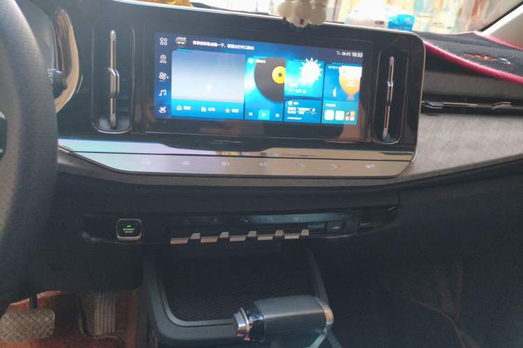 Used Baojun RM-5 2019 1.5T CVT 24-Hour Online Premium Version 7 Seats Audio And AC Panel