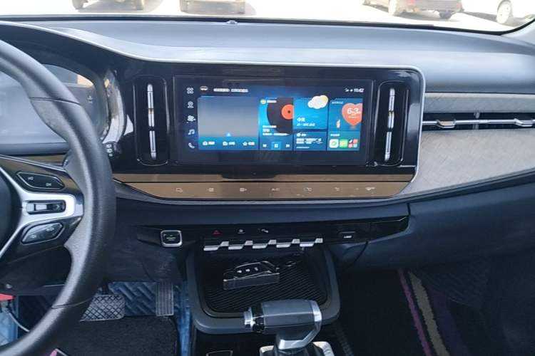 Used Baojun RM-5 2019 1.5T CVT 24-Hour Online Luxury Version 6 Seats Audio And AC Panel