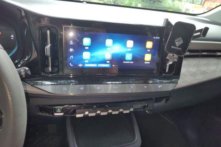 Used Baojun RM-5 2019 1.5T CVT 24-Hour Online Luxury Version 6 Seats Audio And AC Panel