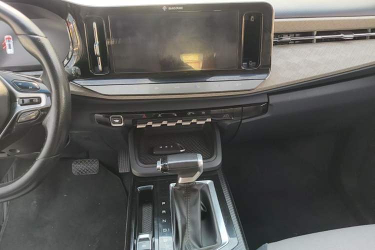 Used Baojun RM-5 2019 1.5T CVT 24-Hour Online Prestige Version 6 Seats Audio And AC Panel