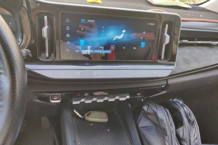 Used Baojun RM-5 2019 1.5L Manual Elite Edition with 24-hour Online Service 5 Seats Audio And AC Panel