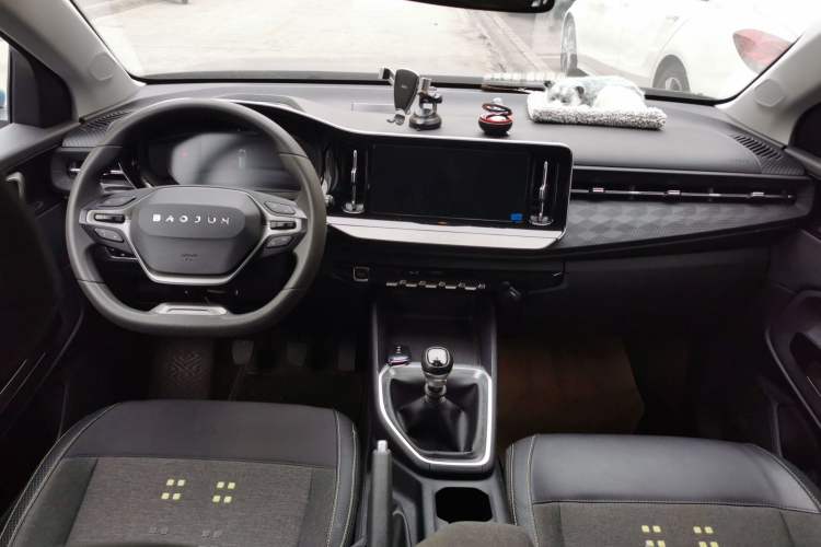 Used Baojun RM-5 2019 1.5T Manual Elite Version with 24-Hour Online Service 7 Seats Center Console