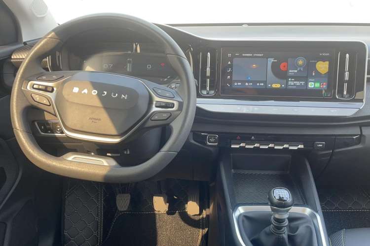 Used Baojun RM-5 2019 1.5T Manual Elite Version with 24-Hour Online Service 7 Seats Center Console