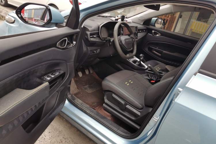 Used Baojun RM-5 2019 1.5T Manual Elite Version with 24-Hour Online Service 7 Seats Driver Seat