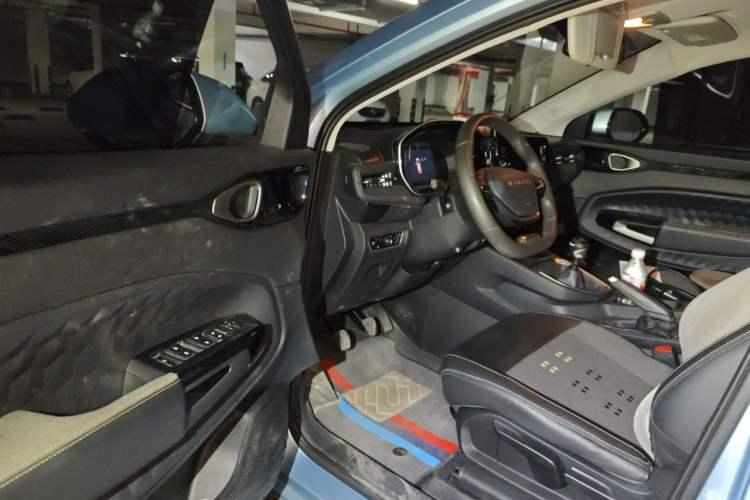 Used Baojun RM-5 2019 1.5T Manual Elite Version with 24-Hour Online Service 6 Seats Driver Seat
