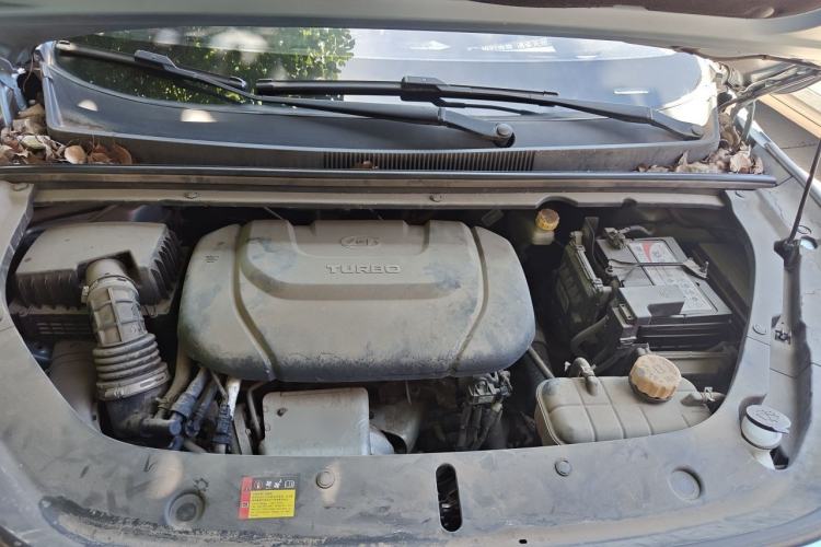 Used Baojun RM-5 2019 1.5L CVT Elite Version with 24-Hour Online Service 7 Seats Engine Bay