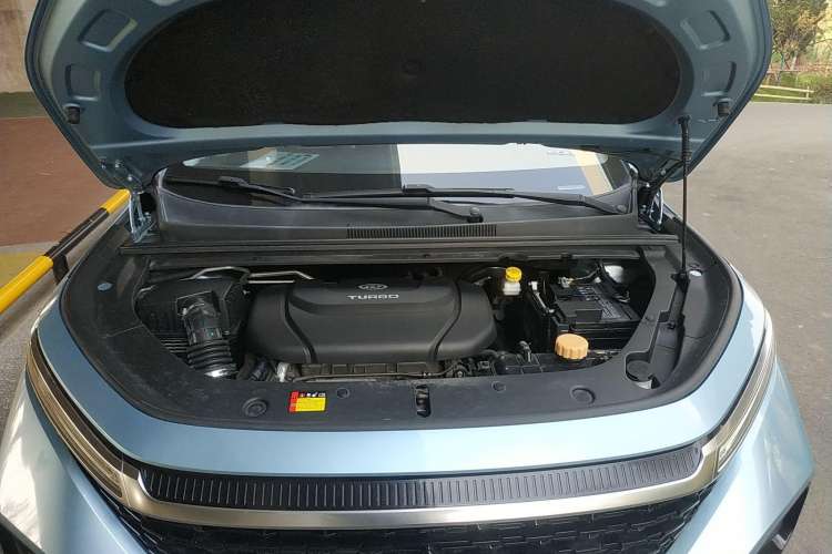 Used Baojun RM-5 2019 1.5T CVT Elite Version with 24-Hour Online Service 6 Seats Engine Bay