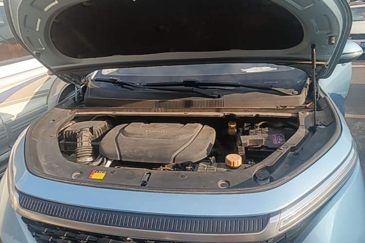 Used Baojun RM-5 2019 1.5T CVT Elite Version with 24-Hour Online Service 7 Seats Engine Bay