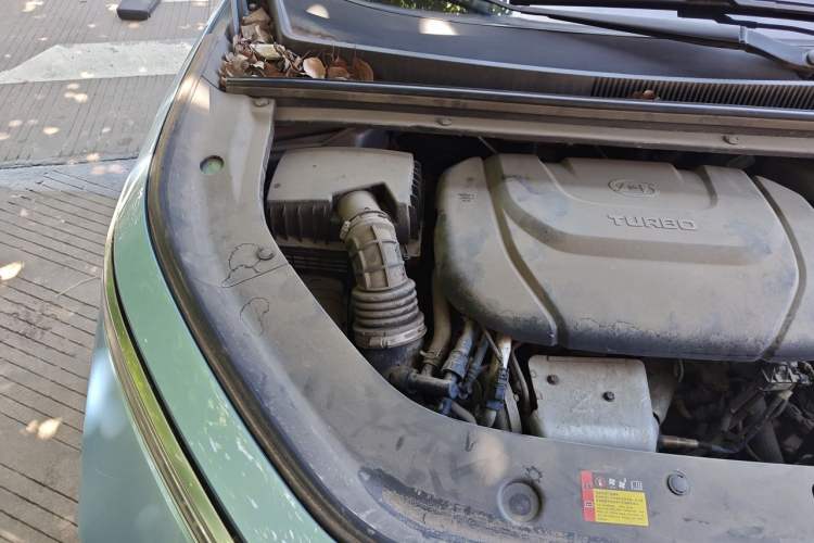 Used Baojun RM-5 2019 1.5L CVT Elite Version with 24-Hour Online Service 7 Seats Engine Bay Right