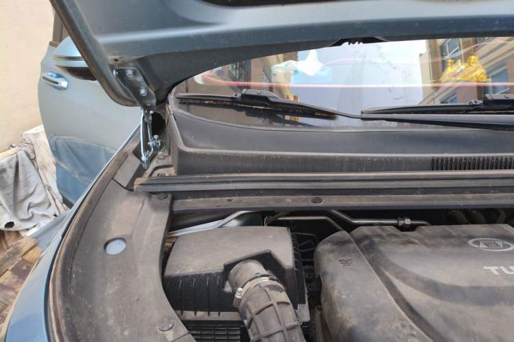 Used Baojun RM-5 2019 1.5T CVT 24-Hour Online Premium Version 7 Seats Engine Bay Right