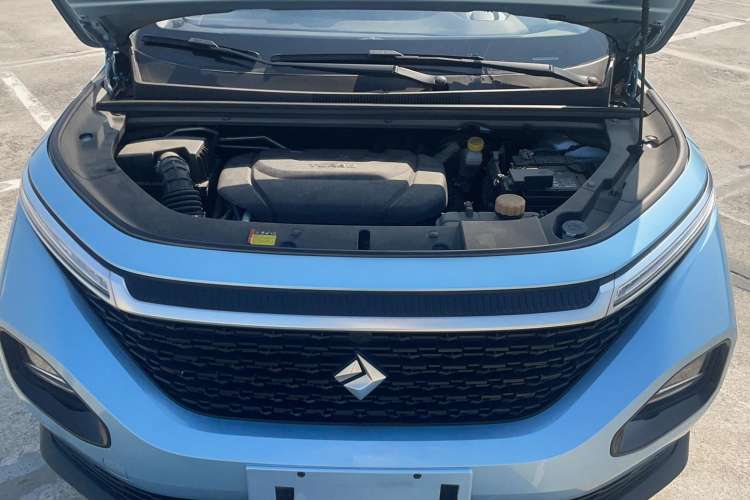 Used Baojun RM-5 2019 1.5T Manual Elite Version with 24-Hour Online Service 7 Seats Engine Bay