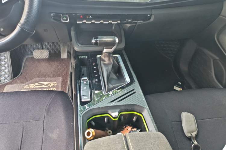Used Baojun RM-5 2019 1.5T CVT Elite Version with 24-Hour Online Service 7 Seats Gear Lever