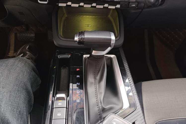 Used Baojun RM-5 2019 1.5T CVT 24-Hour Online Prestige Version 6 Seats Gear Lever