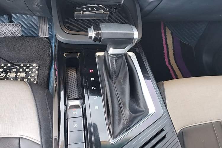 Used Baojun RM-5 2019 1.5T CVT 24-Hour Online Luxury Version 6 Seats Gear Lever