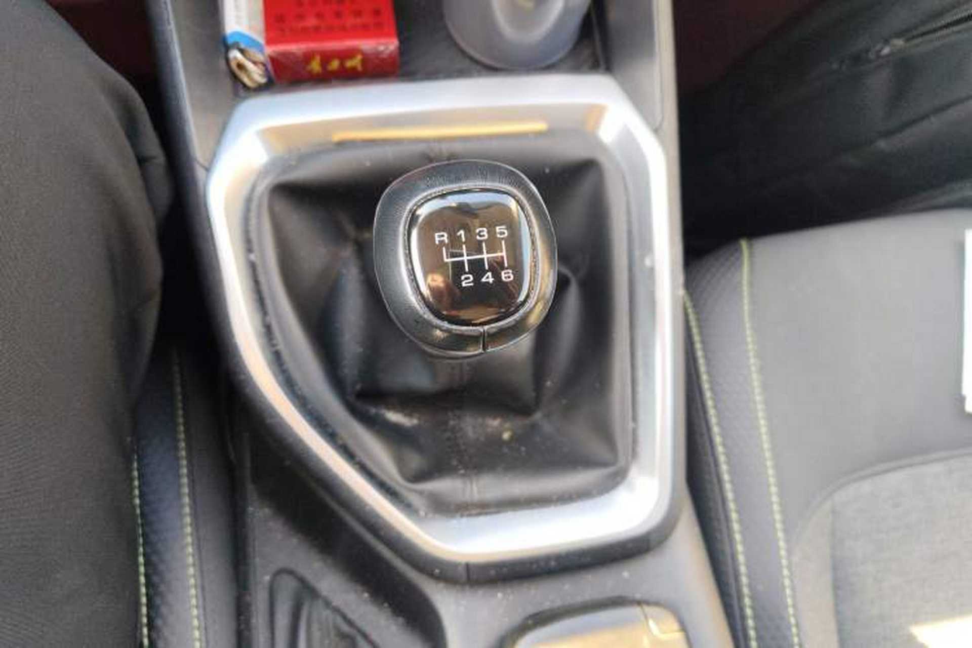 Used Baojun RM-5 2019 1.5L Manual Elite Version with 24-Hour Online Service 7 Seats Gear Lever