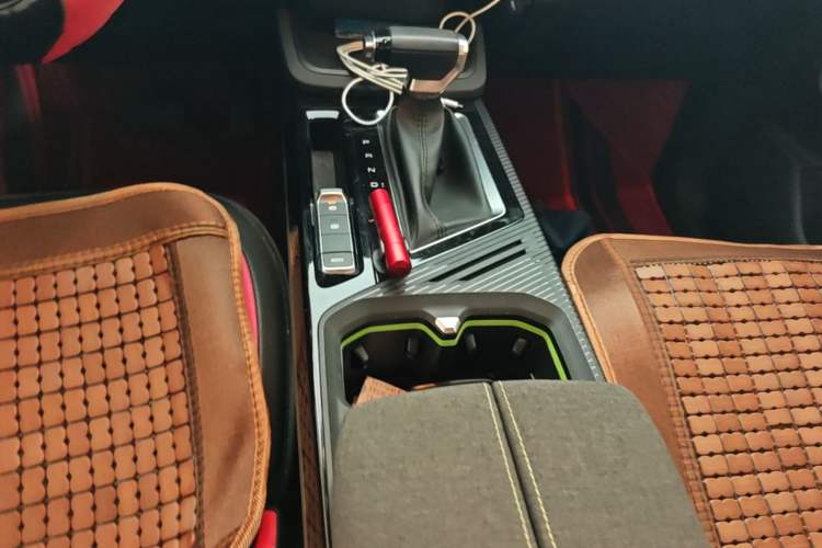 Used Baojun RM-5 2019 1.5T CVT Elite Version with 24-Hour Online Service 5 Seats Gear Lever