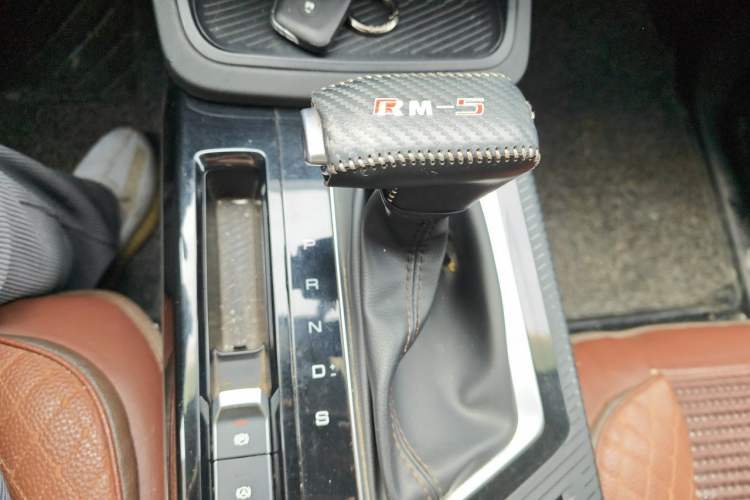 Used Baojun RM-5 2019 1.5T CVT Elite Version with 24-Hour Online Service 6 Seats Gear Lever