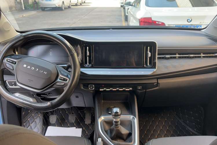 Used Baojun RM-5 2019 1.5L Manual Elite Edition with 24-hour Online Service 5 Seats Interior 4