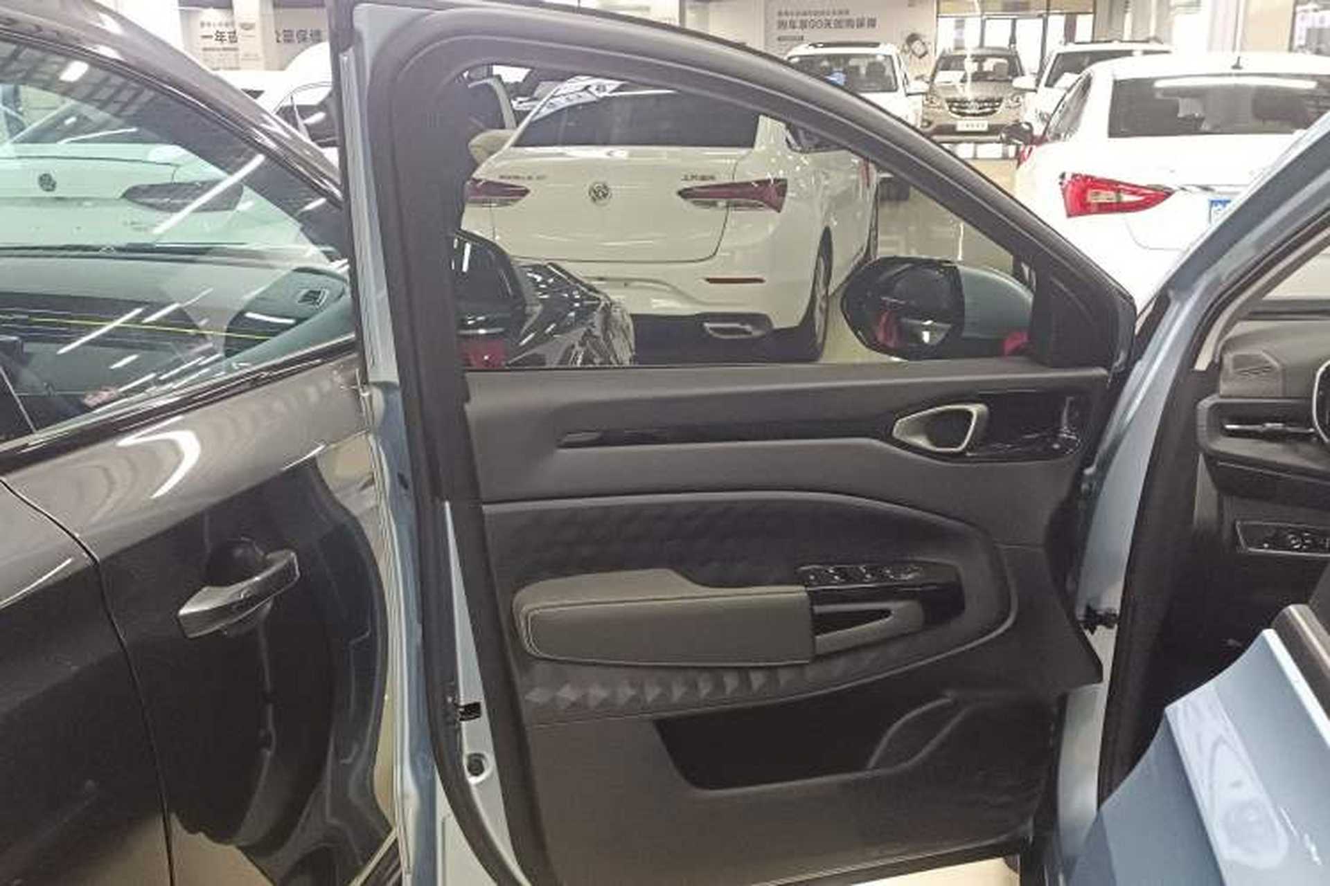 Used Baojun RM-5 2019 1.5L Manual Elite Edition with 24-hour Online Service 5 Seats Left Front Door Interior