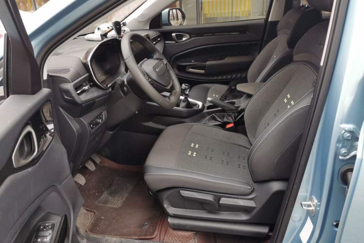 Used Baojun RM-5 2019 1.5T Manual Elite Version with 24-Hour Online Service 7 Seats Left Front Seat