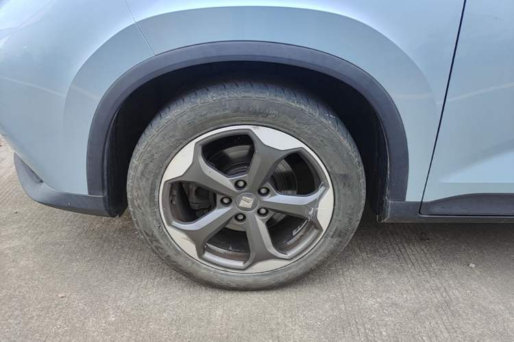 Used Baojun RM-5 2019 1.5T CVT 24-Hour Online Premium Version 7 Seats Left Front Wheel Hub
