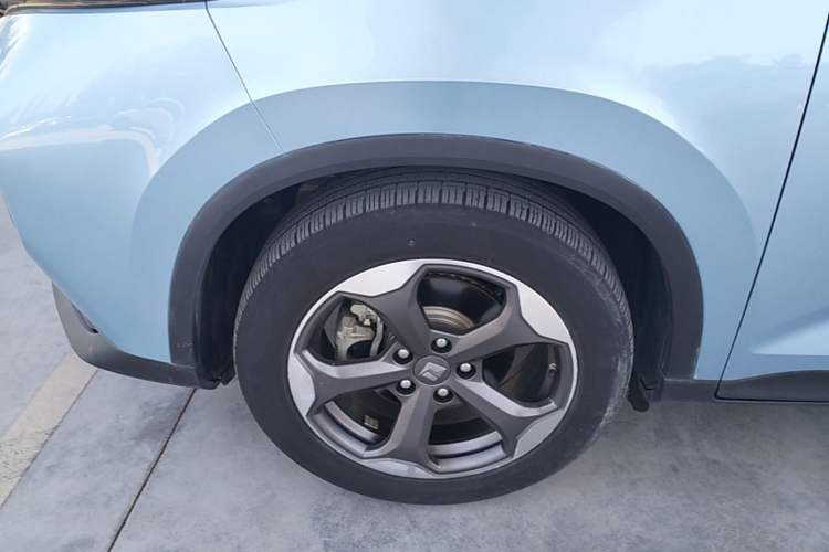 Used Baojun RM-5 2019 1.5T CVT 24-Hour Online Luxury Version 6 Seats Left Front Wheel Hub
