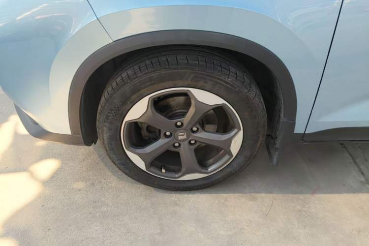Used Baojun RM-5 2019 1.5T CVT 24-Hour Online Prestige Version 6 Seats Left Front Wheel Hub