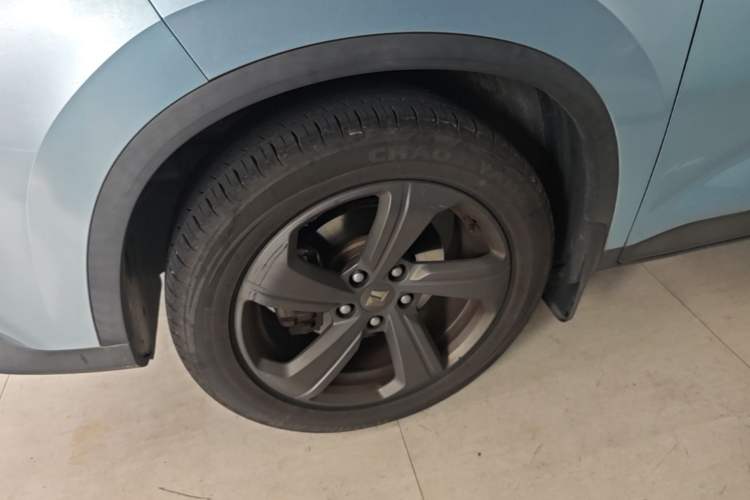 Used Baojun RM-5 2019 1.5T CVT Elite Version with 24-Hour Online Service 5 Seats Left Front Wheel Hub