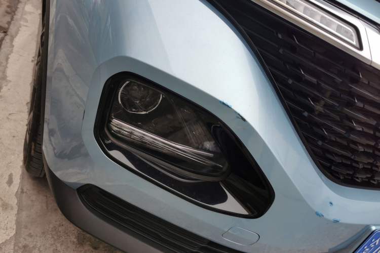 Used Baojun RM-5 2019 1.5T Manual Elite Version with 24-Hour Online Service 7 Seats Right Front Headlight