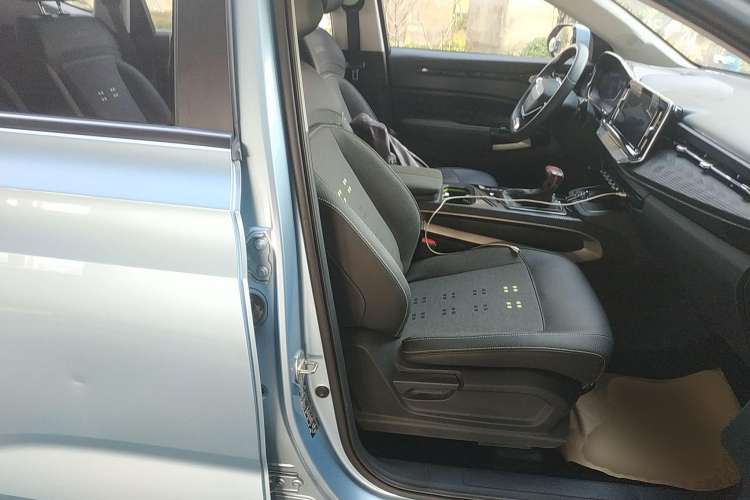 Used Baojun RM-5 2019 1.5T CVT Elite Version with 24-Hour Online Service 6 Seats Right Front Seat