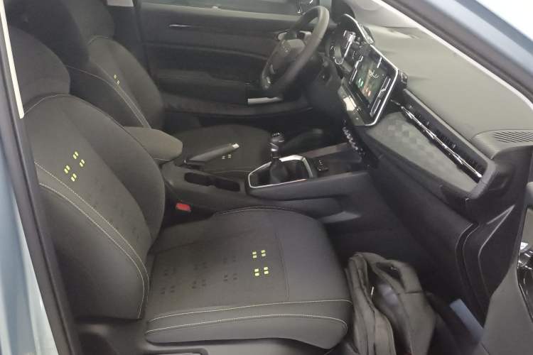 Used Baojun RM-5 2019 1.5L Manual Elite Edition with 24-hour Online Service 5 Seats Right Front Seat